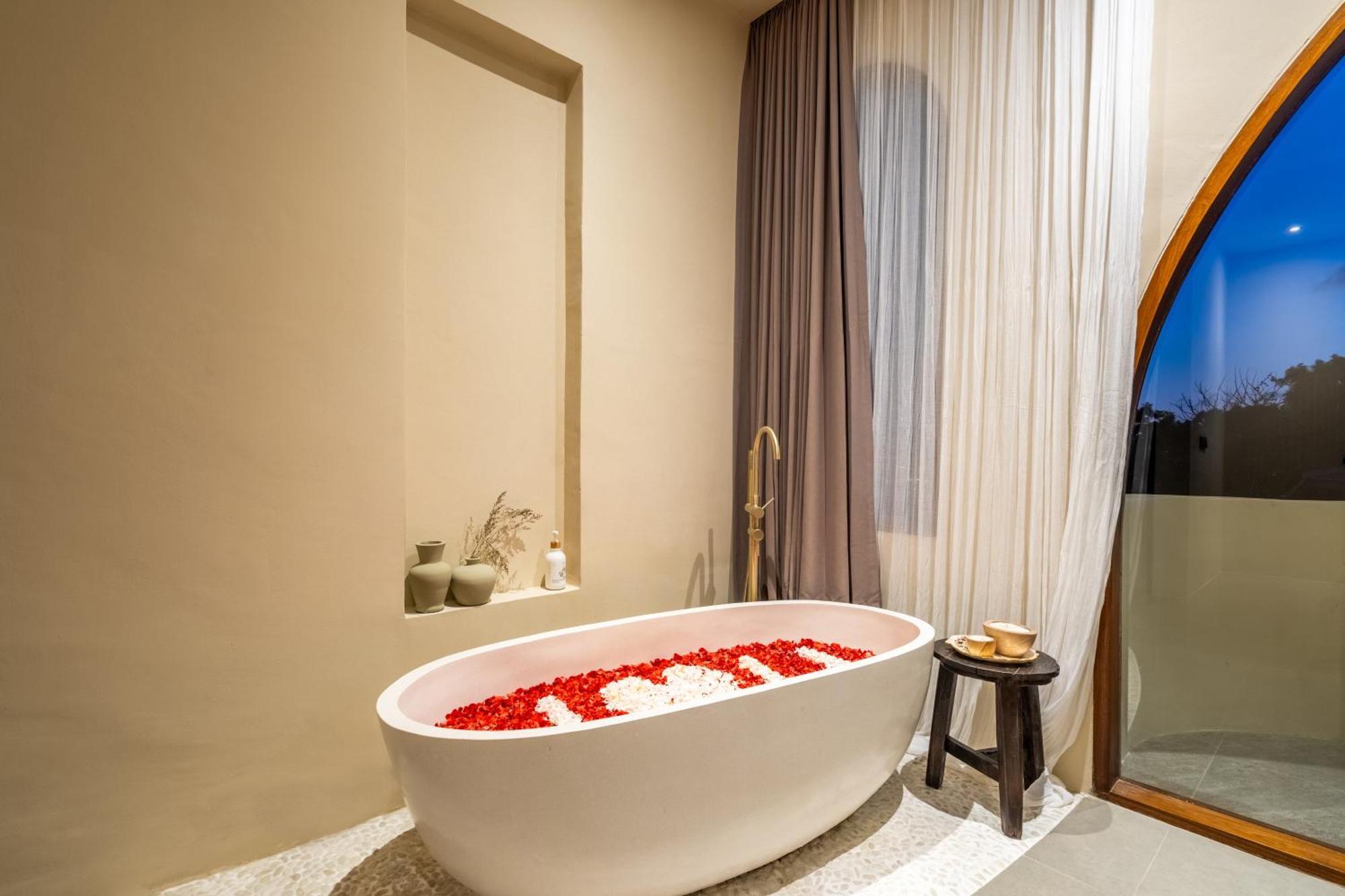 Amani 3 New, Luxury, Mediterranean, Private Pool, * Canggu
